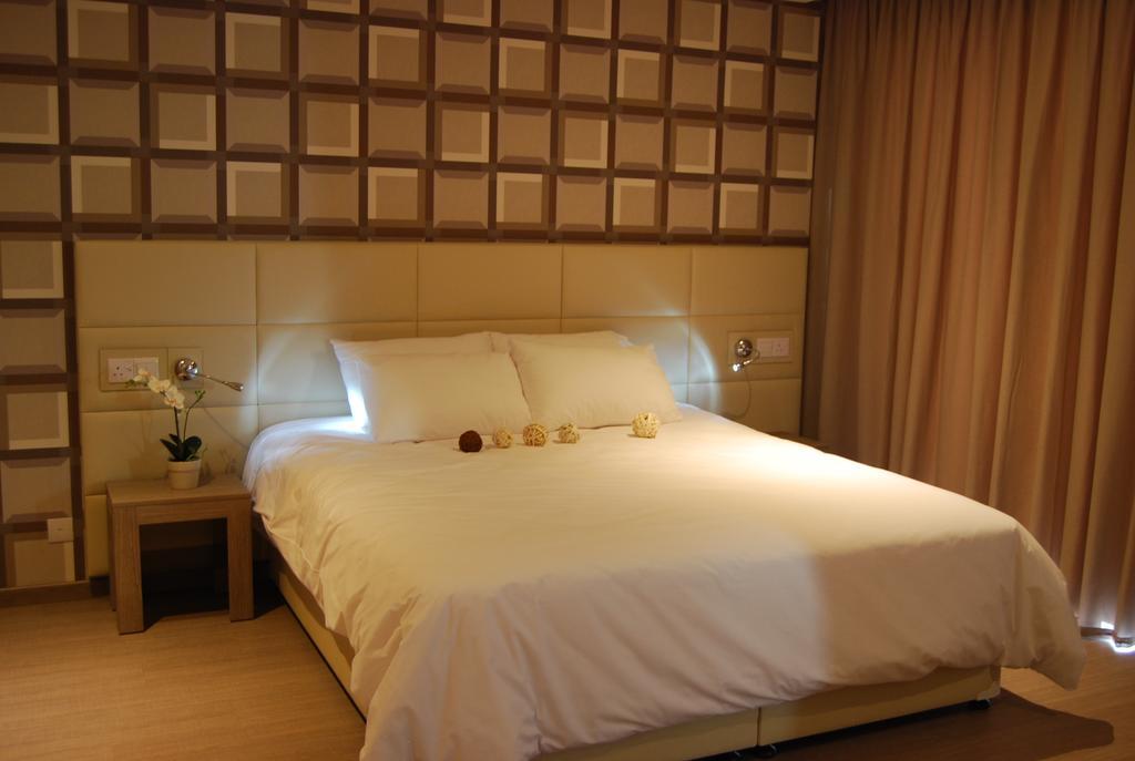 Melpo Antia Hotel & Suites Ayia Napa Room photo